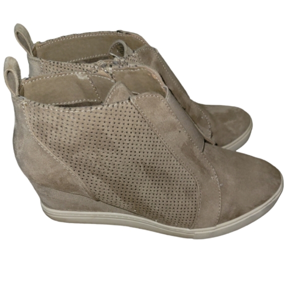 a new day Shoes - a new day tan wedges size 8